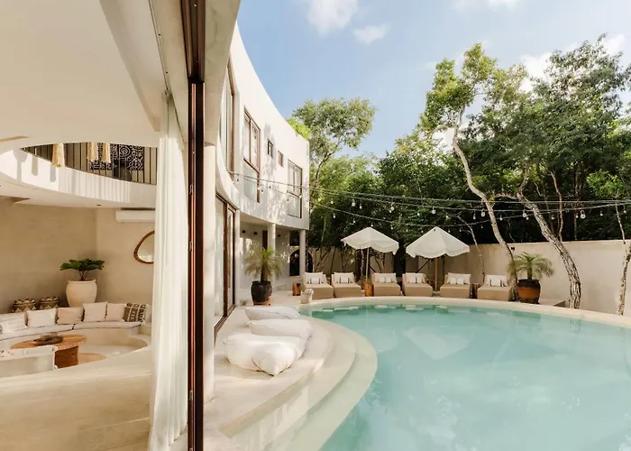Jungle For 16 - Dual Pools & Fire Pit