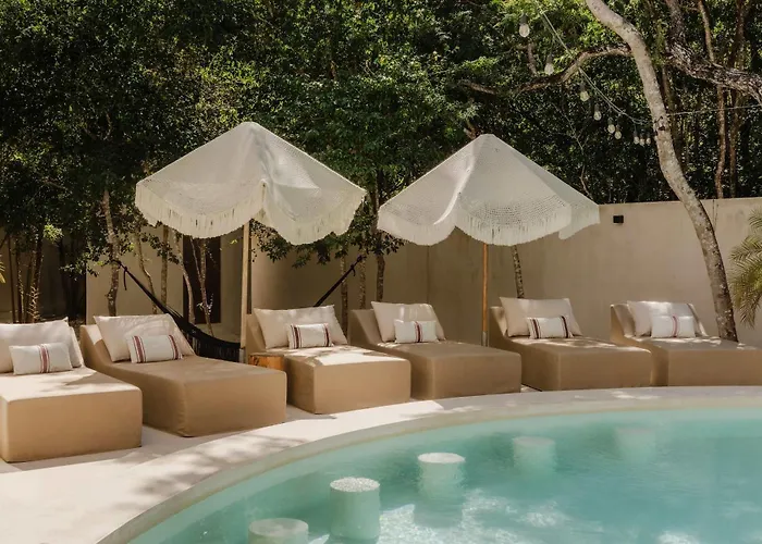 Jungle For 16 - Dual Pools & Fire Pit