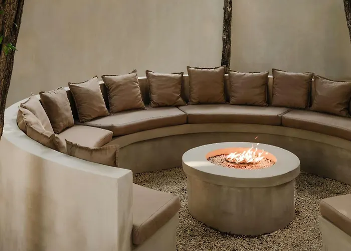 Jungle For 16 - Dual Pools & Fire Pit *