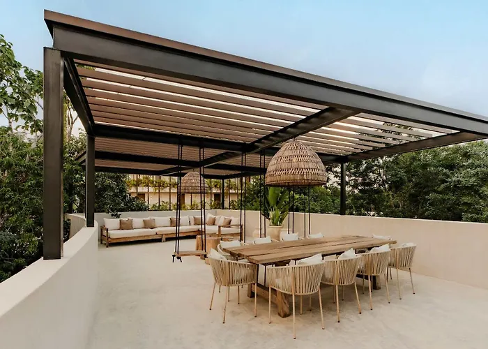 Jungle For 16 - Dual Pools & Fire Pit *