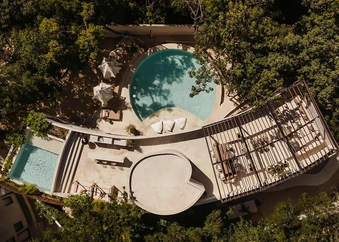 Jungle For 16 - Dual Pools & Fire Pit